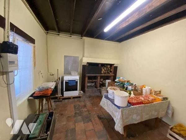 Vente en viager occupé, d'une maison d'habitation  comprenant : 
Au rez-de-chaussée : entrée, ...