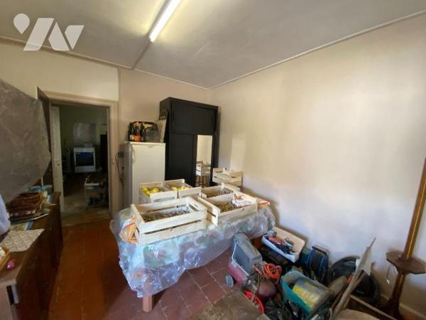 Vente en viager occupé, d'une maison d'habitation  comprenant : 
Au rez-de-chaussée : entrée, ...