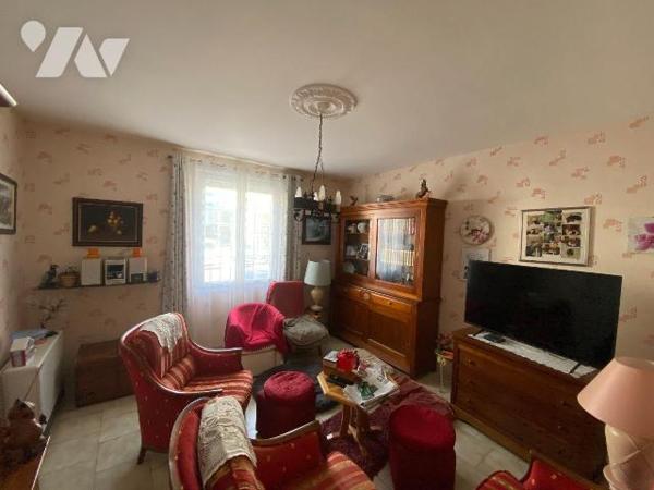 Vente en viager occupé, d'une maison d'habitation  comprenant : 
Au rez-de-chaussée : entrée, ...