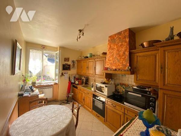 Vente en viager occupé, d'une maison d'habitation  comprenant : 
Au rez-de-chaussée : entrée, ...