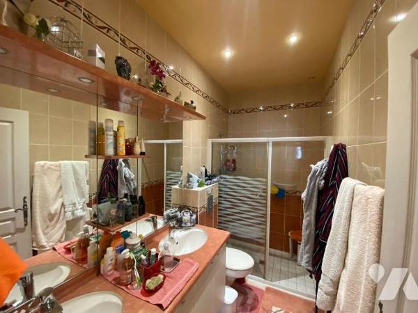 Vente en viager occupé, d'une maison d'habitation  comprenant : 
Au rez-de-chaussée : entrée, ...