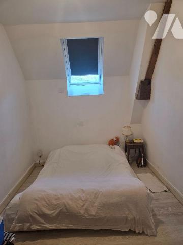 CHAMPEON- Maison d'habitation mitoyenne en pierres de trois chambres couverte en ardoises natur...