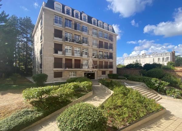 VERSAILLES/ GARE/ EGLISE STE JEANNE D'ARC.  APPARTEMENT F3-4 DE STANDING AVEC CAVE ET PARKING