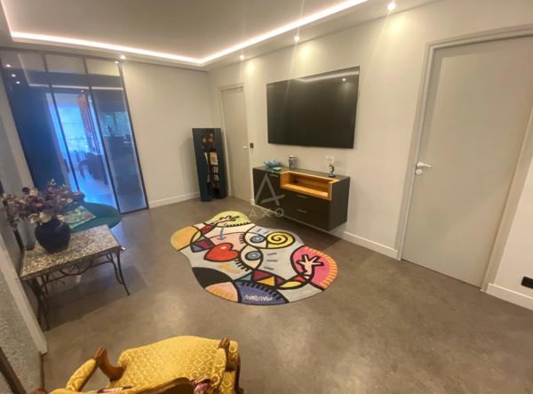 VERSAILLES/ GARE/ EGLISE STE JEANNE D'ARC.  APPARTEMENT F3-4 DE STANDING AVEC CAVE ET PARKING