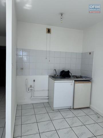 A Louer appartement de type F1 résidence les ORANGELLES à Sainte Clotilde .