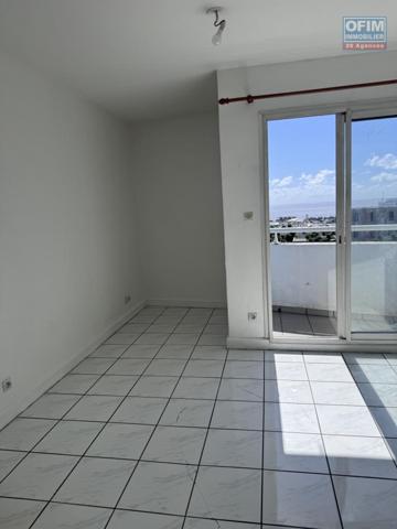 A Louer appartement de type F1 résidence les ORANGELLES à Sainte Clotilde .