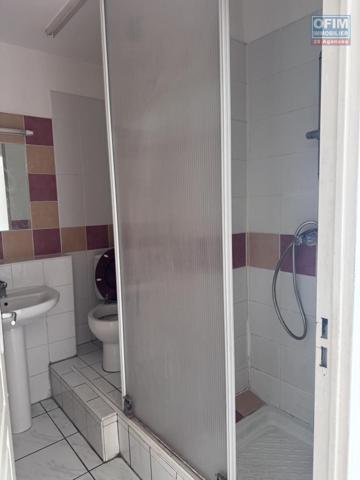 A Louer appartement de type F1 résidence les ORANGELLES à Sainte Clotilde .