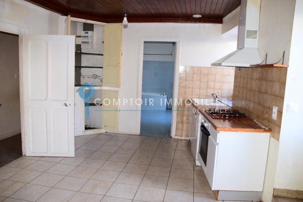 Maison de village
                                                                                                                                                                                                                                                                                                                        6 pièce(s)                                                                                                                                                                                                          3 chambre(s)                                                                                                                                                                                                          100  m²