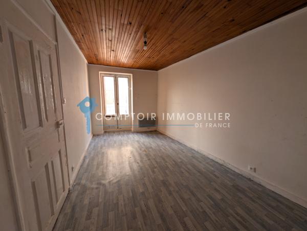 Maison de village
                                                                                                                                                                                                                                                                                                                        6 pièce(s)                                                                                                                                                                                                          3 chambre(s)                                                                                                                                                                                                          100  m²