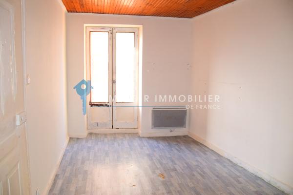 Maison de village
                                                                                                                                                                                                                                                                                                                        6 pièce(s)                                                                                                                                                                                                          3 chambre(s)                                                                                                                                                                                                          100  m²