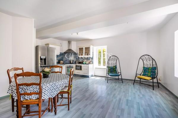 Ensemble de trois maisons, 350m2 avec piscine