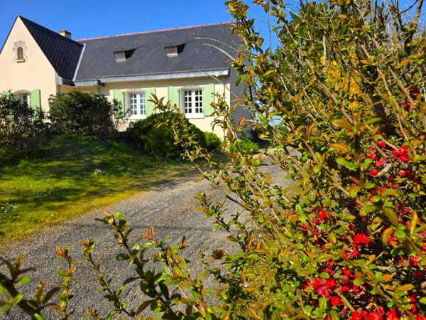 Maison  de plain-pied / 3 Chambres / terrain / grand garage en sous-sol !! A visiter sans tarder !