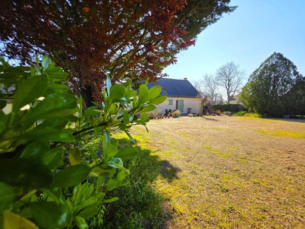 Maison  de plain-pied / 3 Chambres / terrain / grand garage en sous-sol !! A visiter sans tarder !