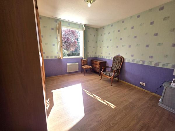 Maison  de plain-pied / 3 Chambres / terrain / grand garage en sous-sol !! A visiter sans tarder !