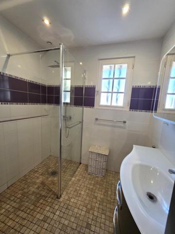 Maison  de plain-pied / 3 Chambres / terrain / grand garage en sous-sol !! A visiter sans tarder !