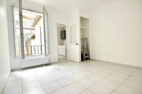 Vente                                                      Appartement
                        
                     1 pièces                      21 m2                     à Asnières-sur-Seine