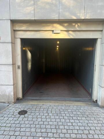 Stationnement à louer    10 m2 Vincennes