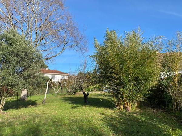 Terrain constructible de 500 m2 à Salies De Bearn