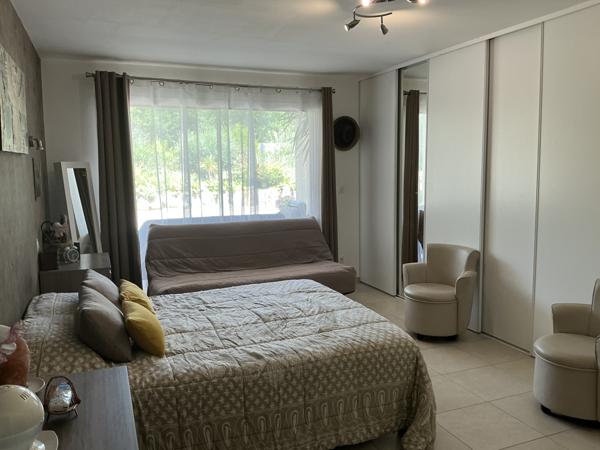 Montauban (82000) Villa T6 grand garage et parc arboré.