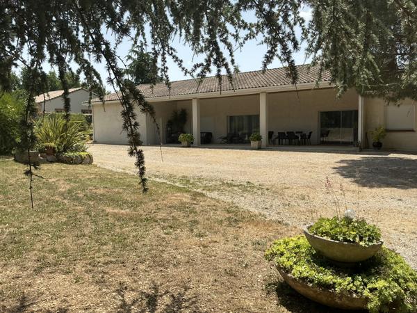 Montauban (82000) Villa T6 grand garage et parc arboré.