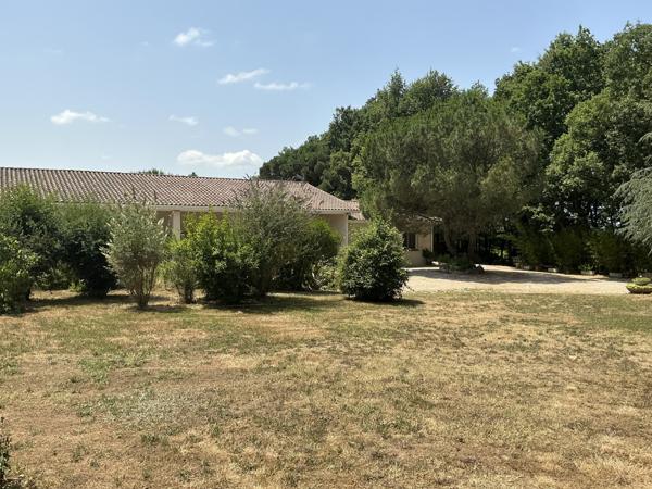 Montauban (82000) Villa T6 grand garage et parc arboré.