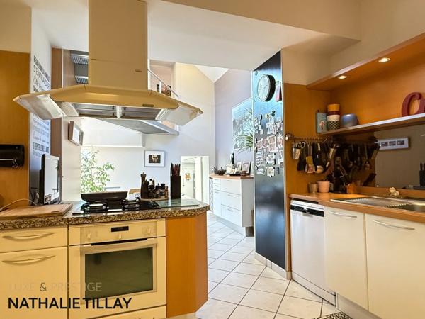 FLEURY LES AUBRAIS, maison familiale à vendre, jardin, garages et stationnements