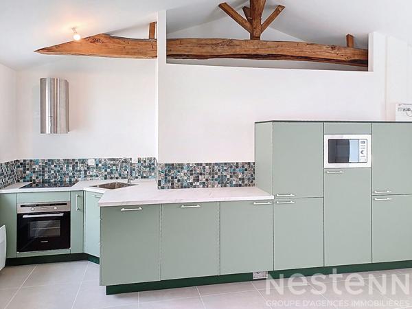 Maison de centre ville de 52 m², rénové , en plein Saujon avec grand garage.