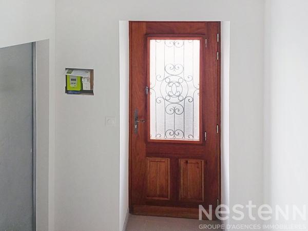 Maison de centre ville de 52 m², rénové , en plein Saujon avec grand garage.