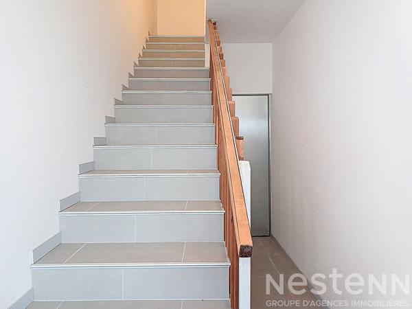 Maison de centre ville de 52 m², rénové , en plein Saujon avec grand garage.