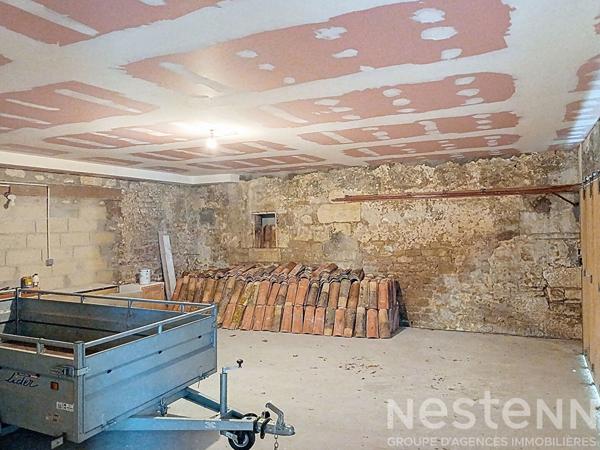 Maison de centre ville de 52 m², rénové , en plein Saujon avec grand garage.