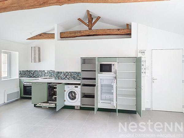 Maison de centre ville de 52 m², rénové , en plein Saujon avec grand garage.