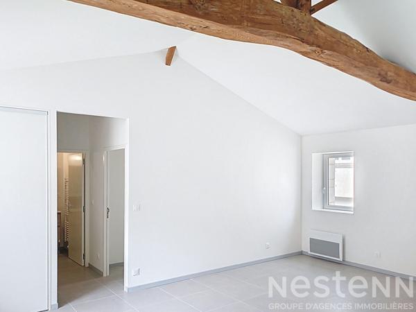 Maison de centre ville de 52 m², rénové , en plein Saujon avec grand garage.