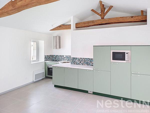 Maison de centre ville de 52 m², rénové , en plein Saujon avec grand garage.