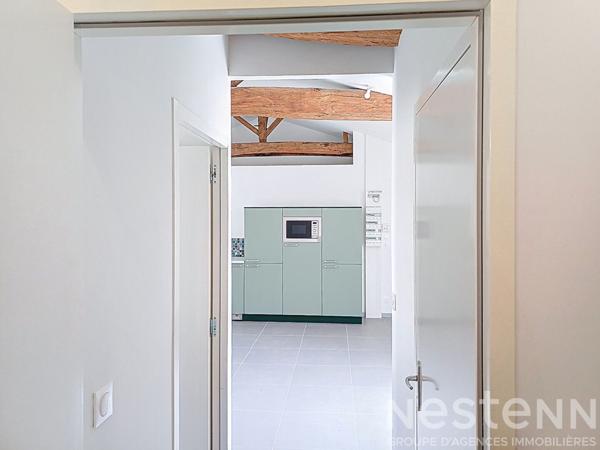 Maison de centre ville de 52 m², rénové , en plein Saujon avec grand garage.