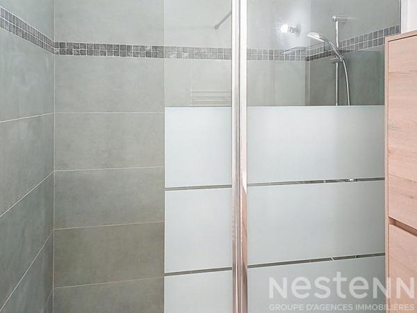 Maison de centre ville de 52 m², rénové , en plein Saujon avec grand garage.