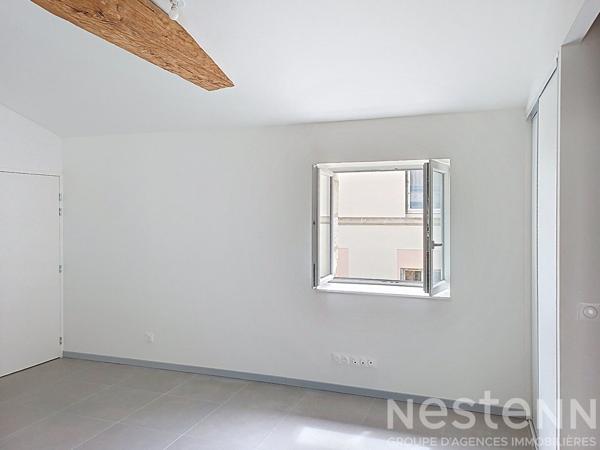 Maison de centre ville de 52 m², rénové , en plein Saujon avec grand garage.