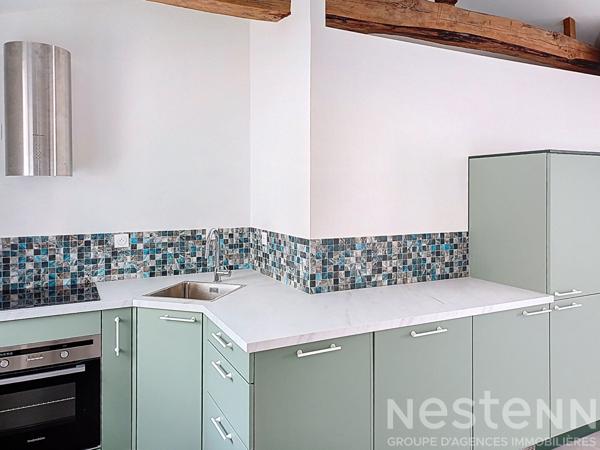 Maison de centre ville de 52 m², rénové , en plein Saujon avec grand garage.