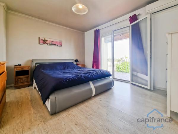 Maison individuelle rénovée de 110m² avec 4 pièces + une véranda sur un terrain arboré de 700m² - Garage