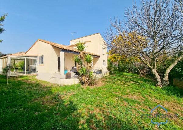 Maison individuelle rénovée de 110m² avec 4 pièces + une véranda sur un terrain arboré de 700m² - Garage