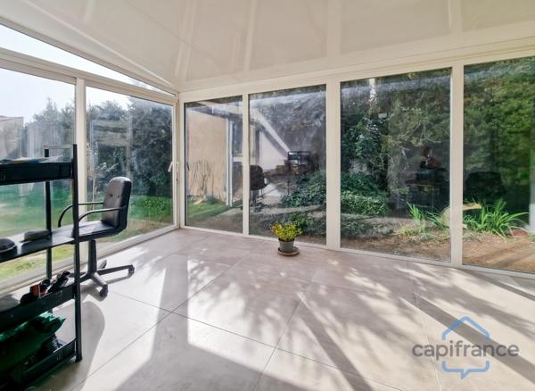 Maison individuelle rénovée de 110m² avec 4 pièces + une véranda sur un terrain arboré de 700m² - Garage