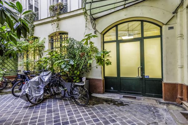 PARIS 10ème | 250 M² DE LOCAUX PROFESSIONNELS À LOUER Strasbourg – Saint-Martin | Bail 3/6/9 | Disponible rapidement