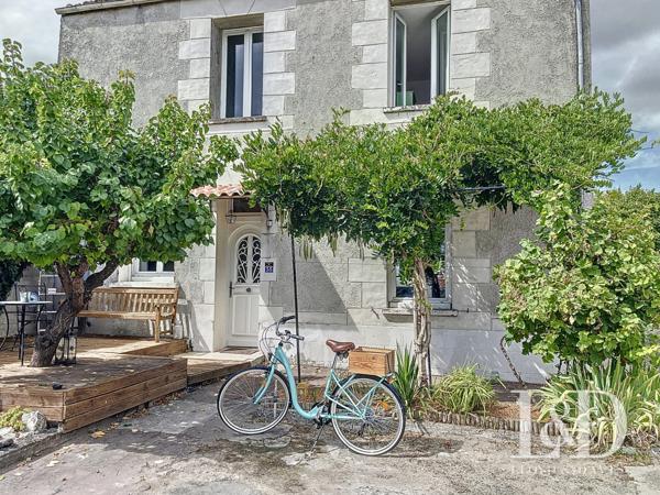 COZES CENTRE: MAISON 124 M² + DÉPENDANCE 92 M²