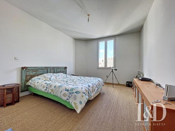 COZES CENTRE: MAISON 124 M² + DÉPENDANCE 92 M²