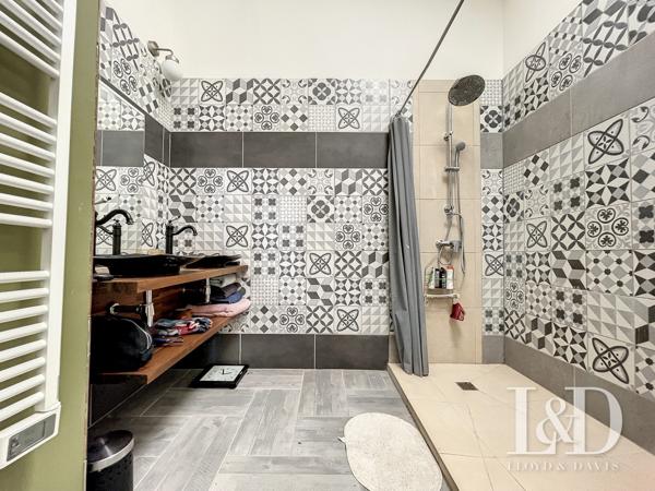 COZES CENTRE: MAISON 124 M² + DÉPENDANCE 92 M²