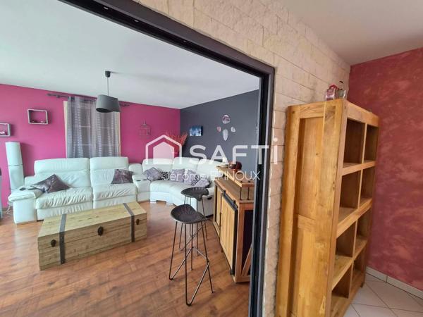 100% Plain-pied, Très belles prestations pour cette demeure contemporaine qui associe modernité, environnement campagnard, accueil bucolique et bien être.