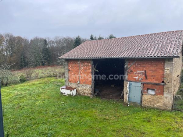 Corps de ferme à rénover avec 9511 m2 de terrain