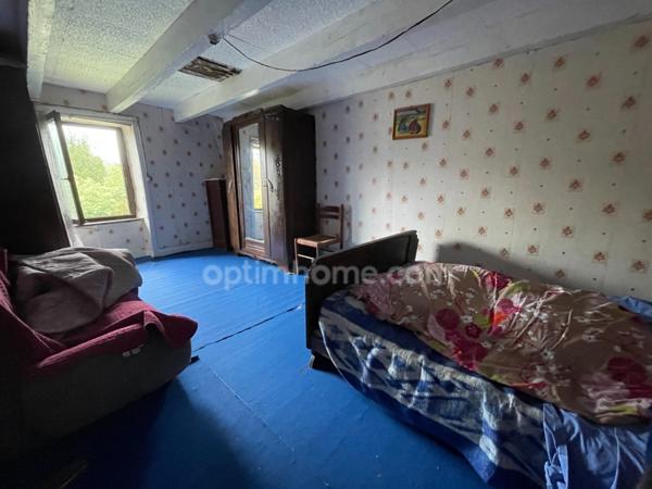 Corps de ferme à rénover avec 9511 m2 de terrain