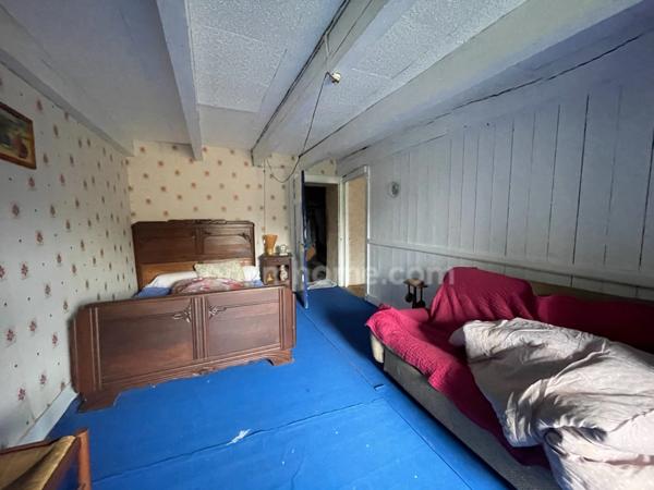 Corps de ferme à rénover avec 9511 m2 de terrain