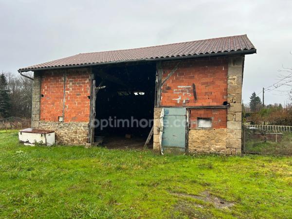 Corps de ferme à rénover avec 9511 m2 de terrain