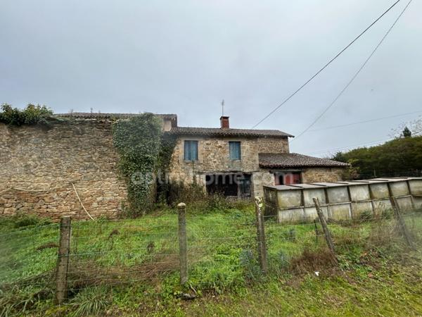 Corps de ferme à rénover avec 9511 m2 de terrain